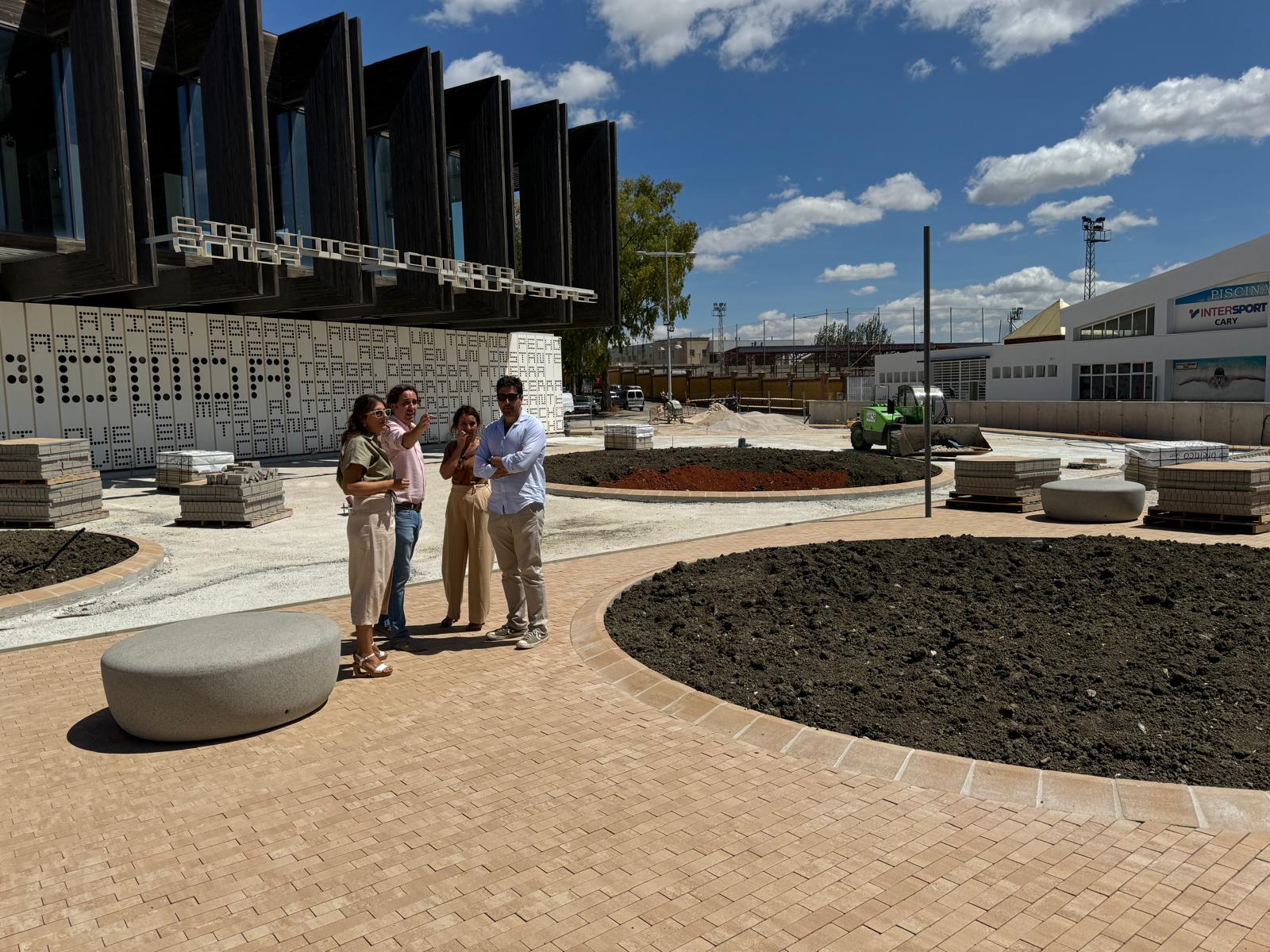 Las obras de la nueva plaza de la Biblioteca Comarcal ‘Adolfo Suárez’ ya están al 50% de ejecución