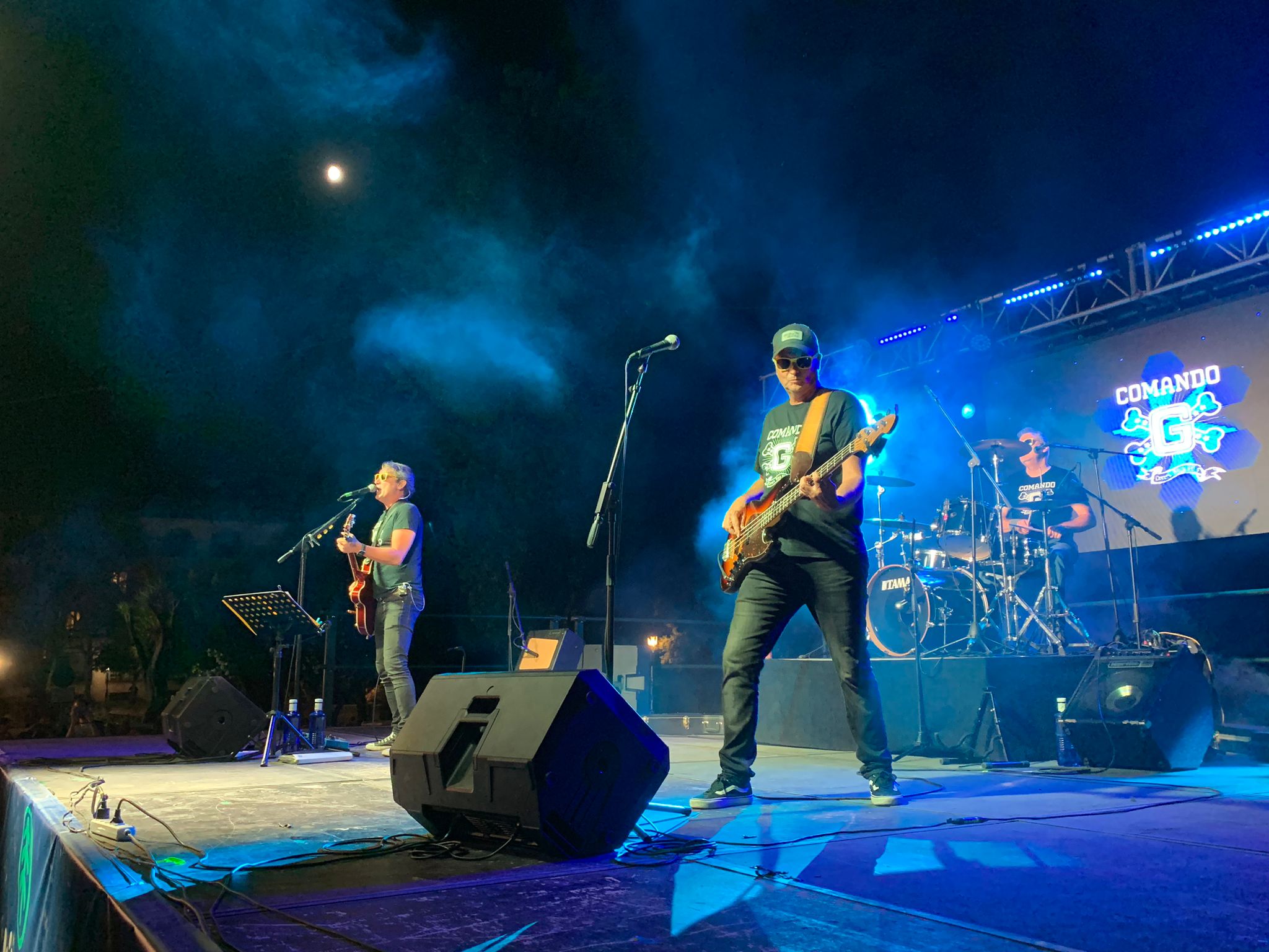 El Pinsapo Sound triunfa en su primera noche con el concierto del grupo ‘Los 80 Comando G’