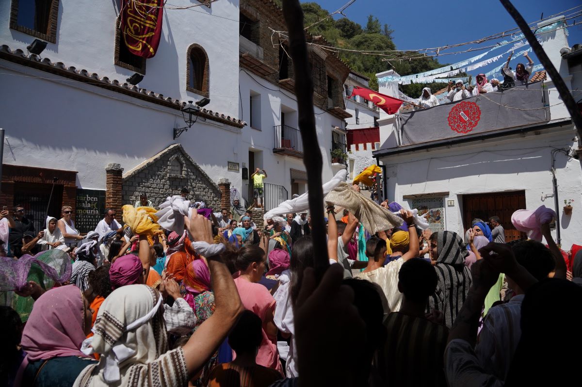Fiestas en Benalauría con sus tradicionales batallas de Moros y Cristianos