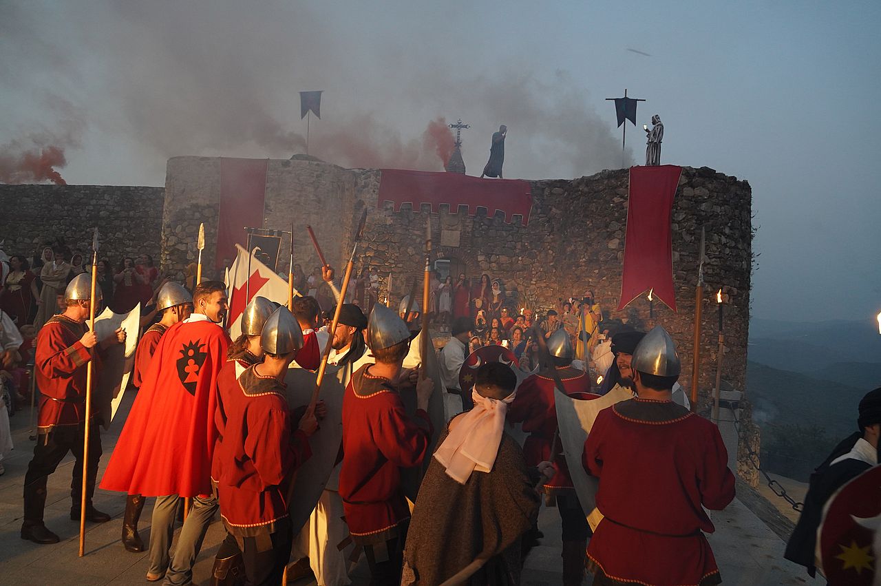 Una de las tradicionales disputas entre Moros y Cristianos.