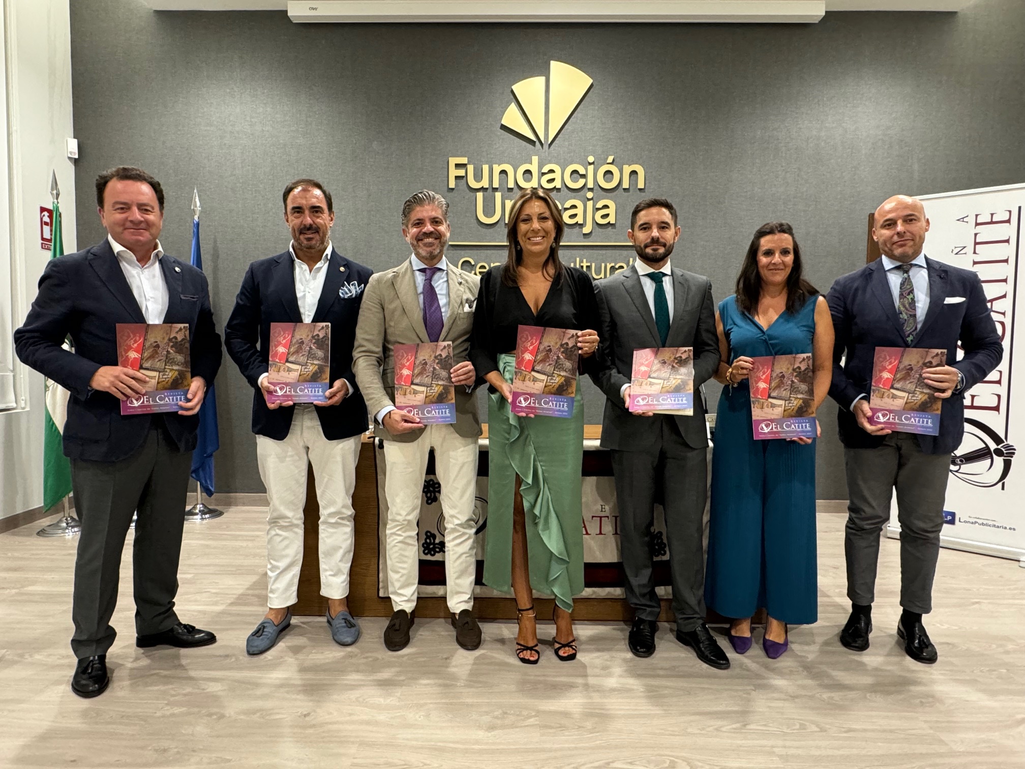 La Peña el Catite presentó anoche su revista de Feria.