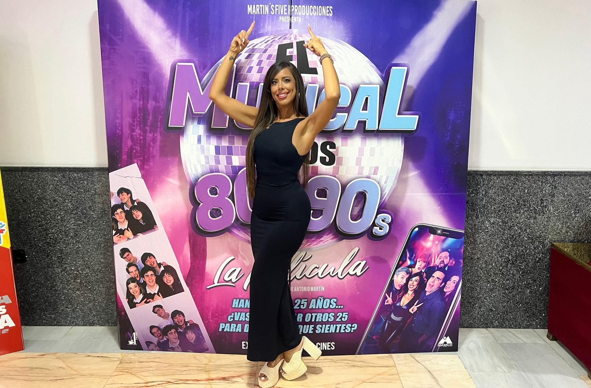 La actriz rondeña Ángeles Vela presenta la película ‘El Musical de los 80 y 90’ en la que es una de las protagonistas
