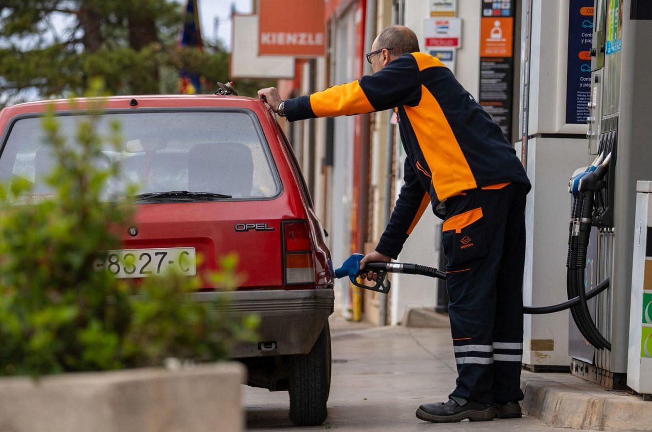 En Ronda se paga el litro de combustible entre 10 y 15 céntimos más caro que en otros lugares.