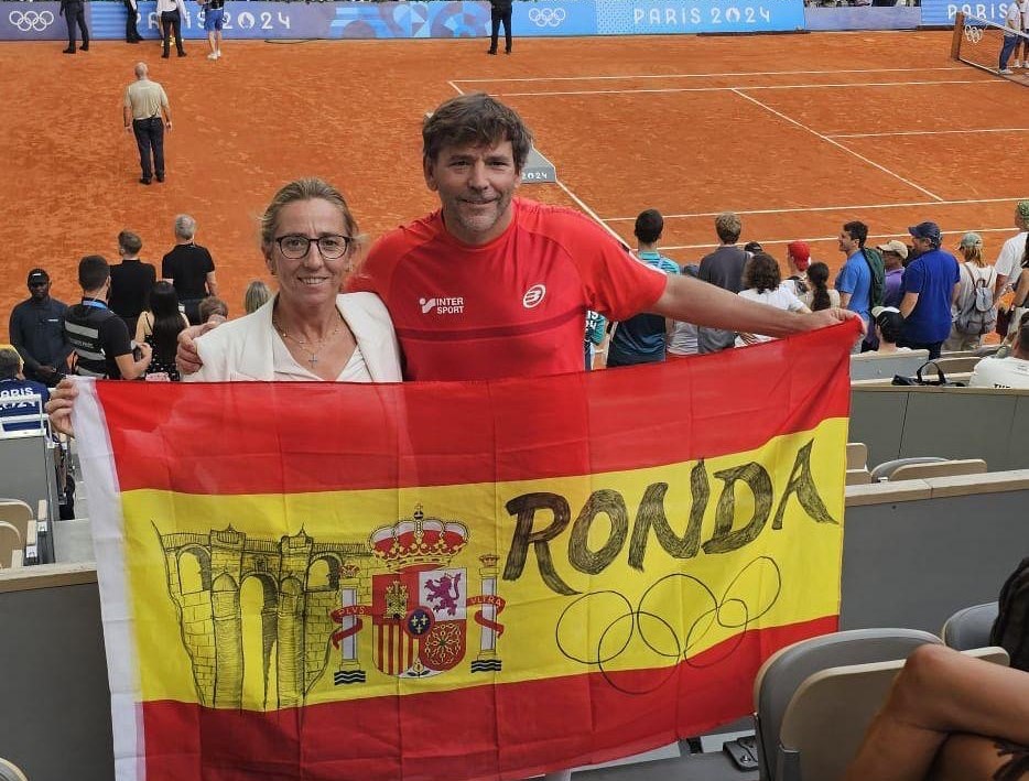 Dos de los rondeños momentos antes de la final de tenis en París.