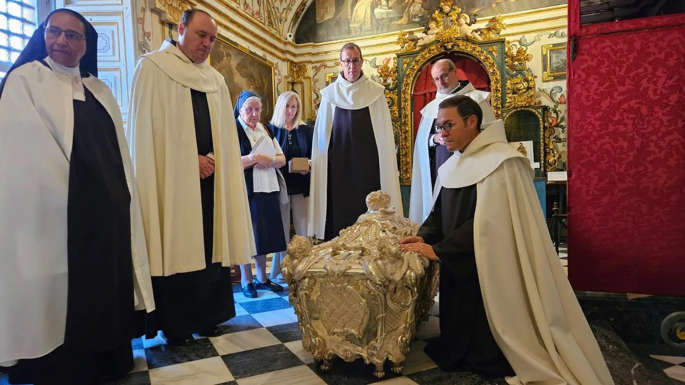 Médicos y científicos inician los análisis del cuerpo y la mano de Santa Teresa de Jesús