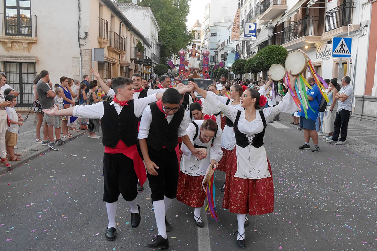 Los grupos folclóricos serán uno de los atractivos de la Cabalgata de Feria.