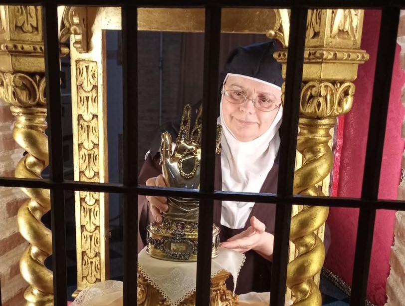 Regresa la mano de Santa Teresa a Ronda tras los estudios realizados sobre la reliquia en Alba de Tormes