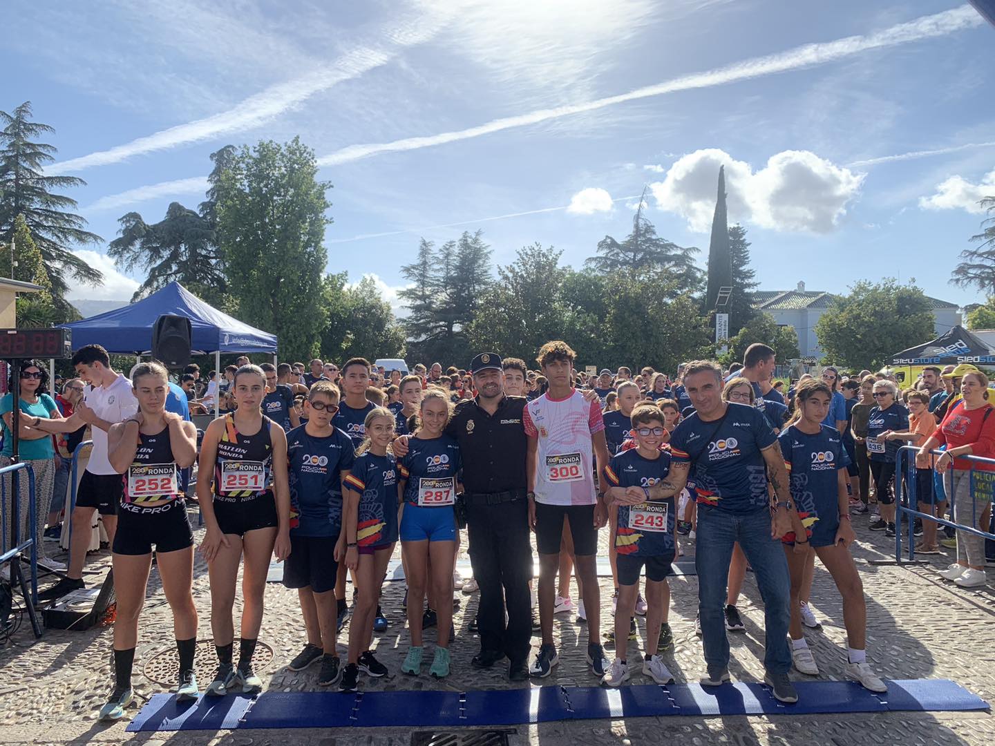 Más de 1.100 rondeños participaron en la Carrera Solidaria Ruta 091 de la Policía Nacional