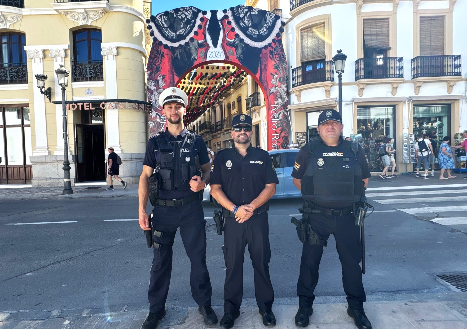 Un policía alemán patrulla las calles de Ronda dentro del proyecto ‘Comisarías Europeas’