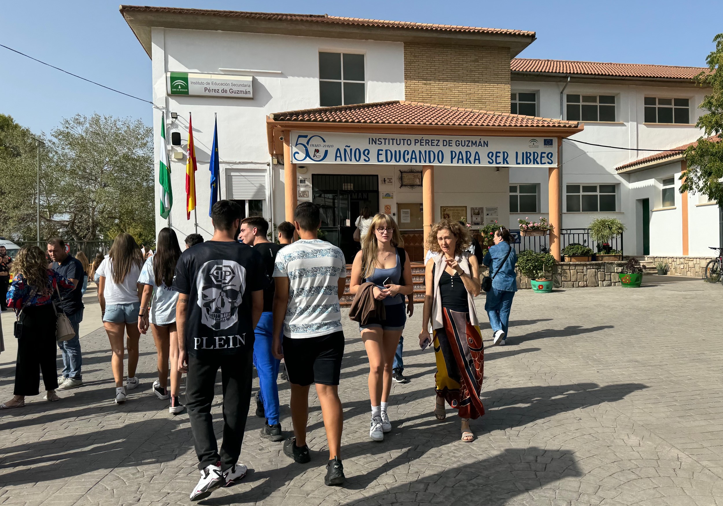 Los accesos a los institutos serán regulados a la entrada y salida de estudiantes.