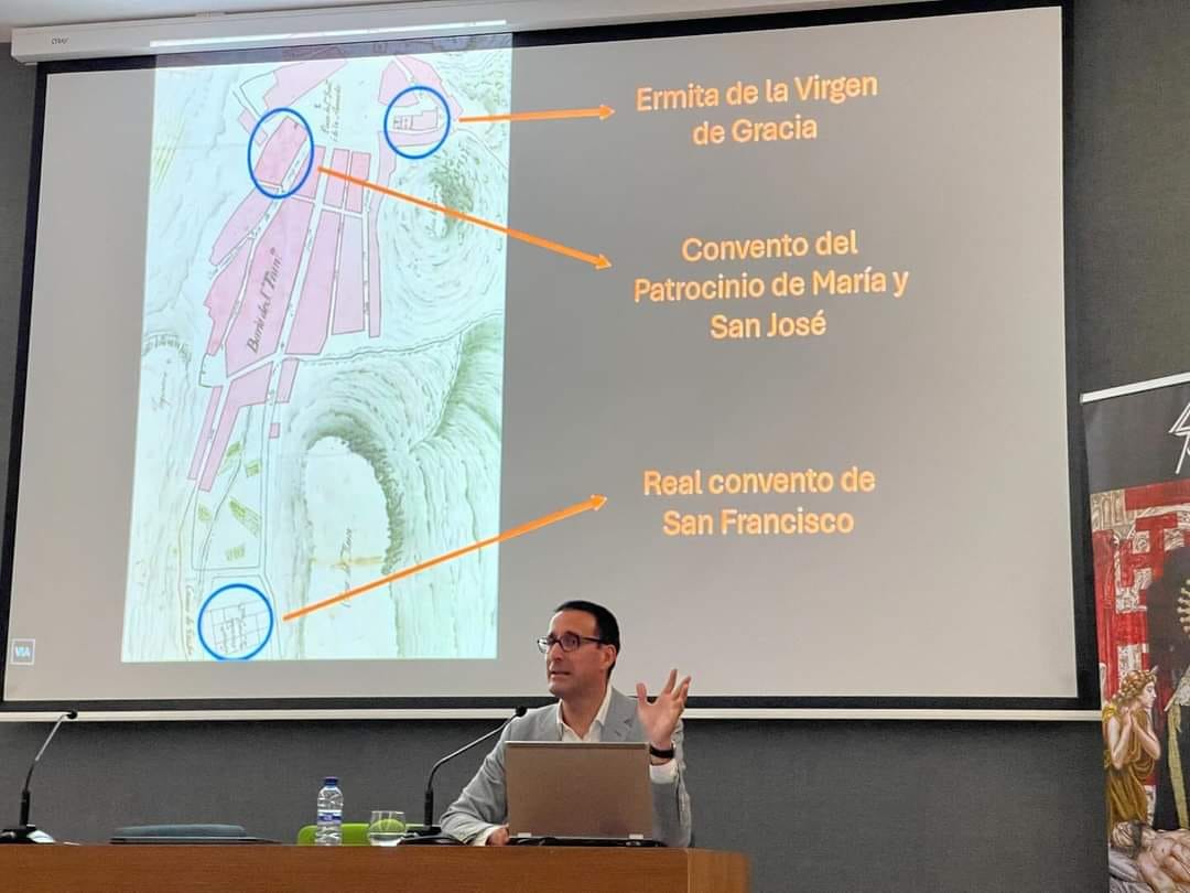 El profesor y doctor de la UMA Sergio Ramírez González durante su conferencia.