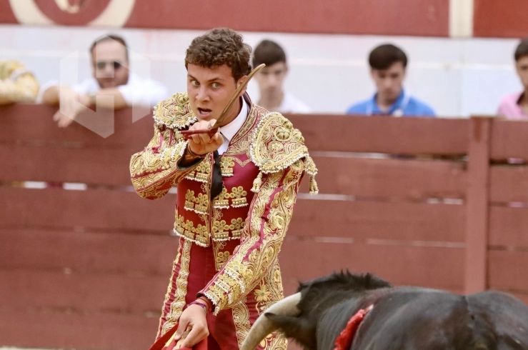 El novillero Rojas Ramírez logró una oreja en la final de las Becerradas de la Asociación Andaluza de Escuelas Taurinas