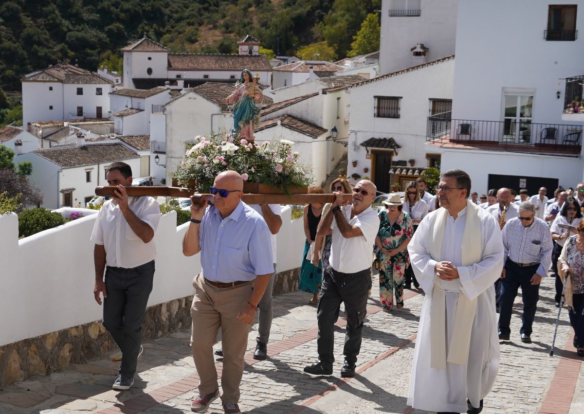 Benadalid vivió con gran participación sus fiestas en honor a su patrona, la Virgen del Rosario