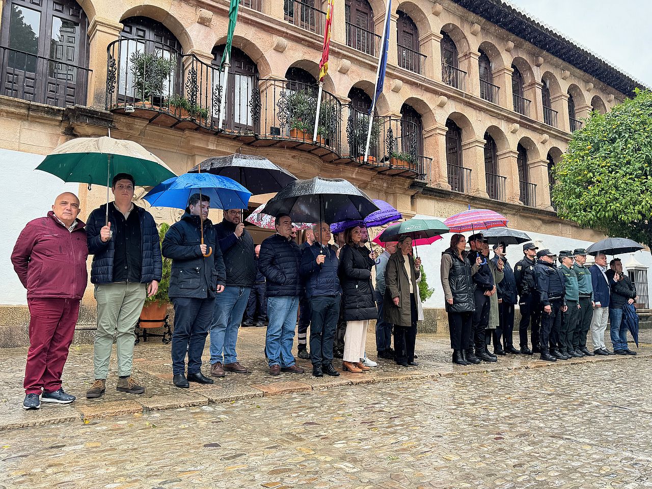 Se ha mantenido un minuto de silencio a las puertas del Ayuntamiento.