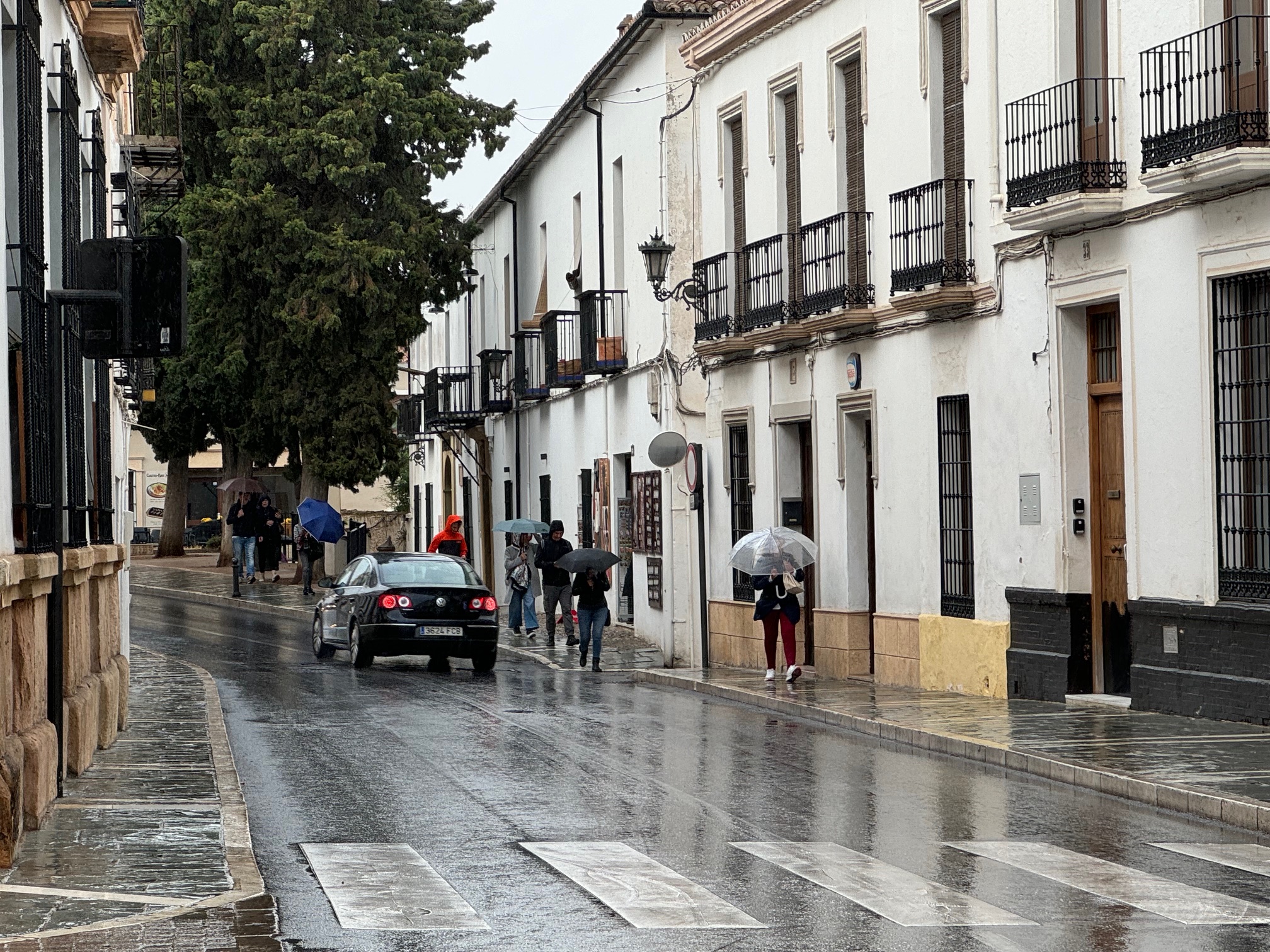 El Ayuntamiento repondrá el alumbrado de calle Armiñán con cien puntos de luces de bajo consumo