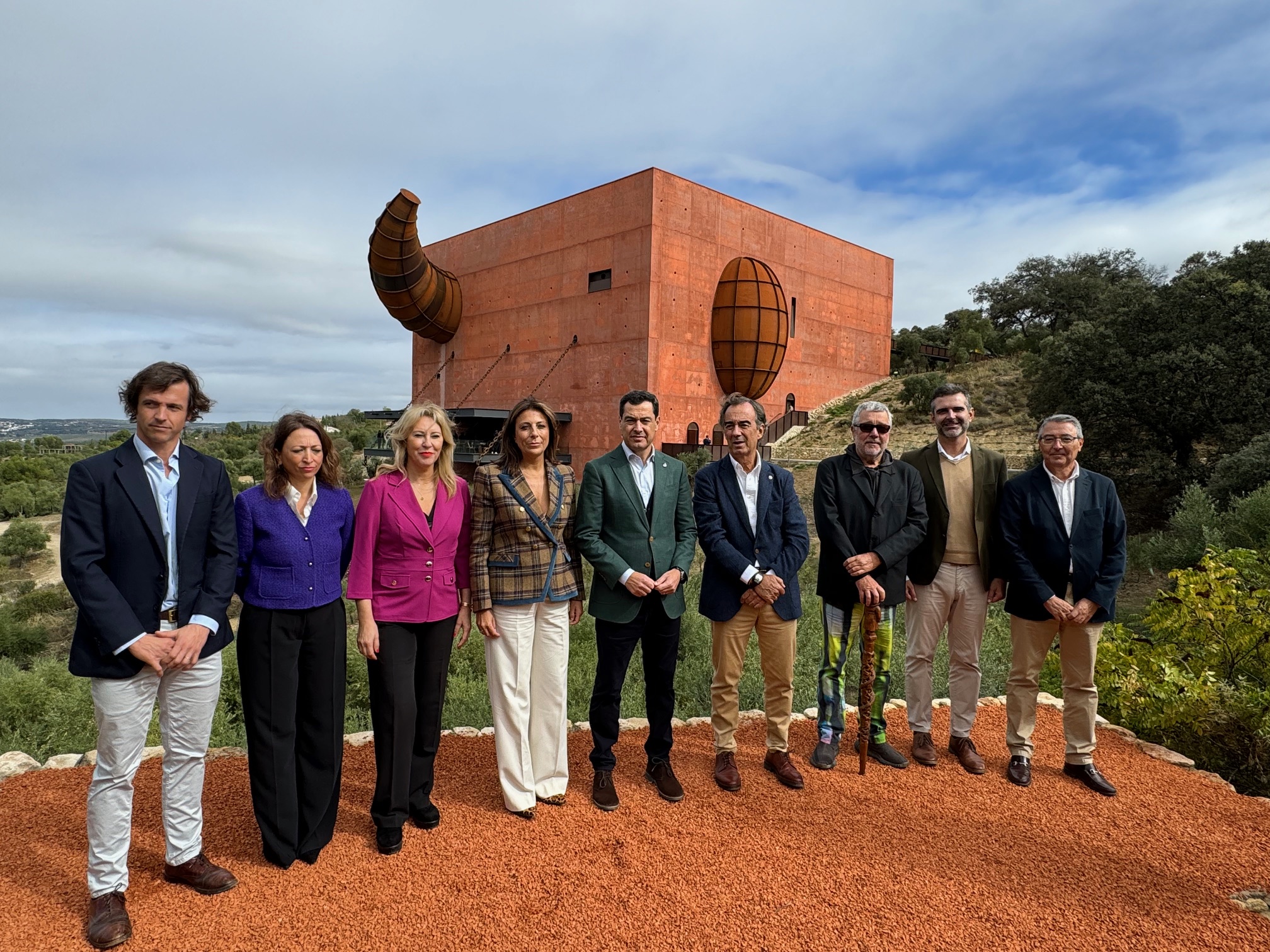 Inauguran la almazara ecológica diseñada por Phillippe Starck