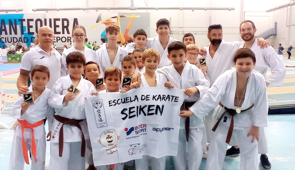 Los alumnos de la Escuela de Kárate Seiken se trajeron 11 medallas del Campeonato de Andalucía Copa Estilos