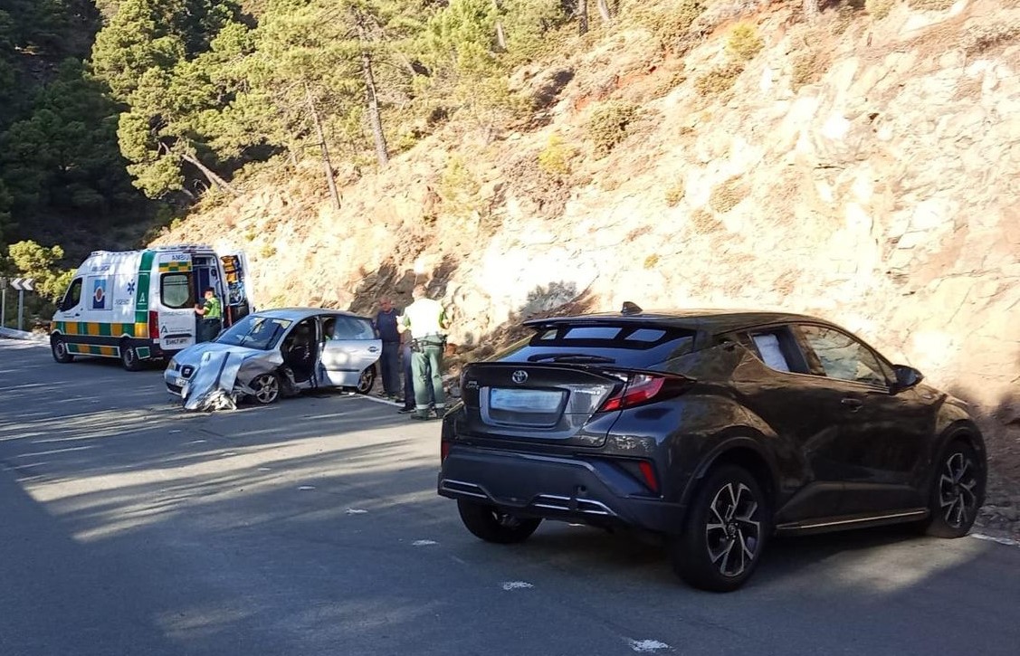 Hasta el lugar del suceso se han desplazado varias ambulanciasy efectivos de la Guardia Civil. Foto archivo.