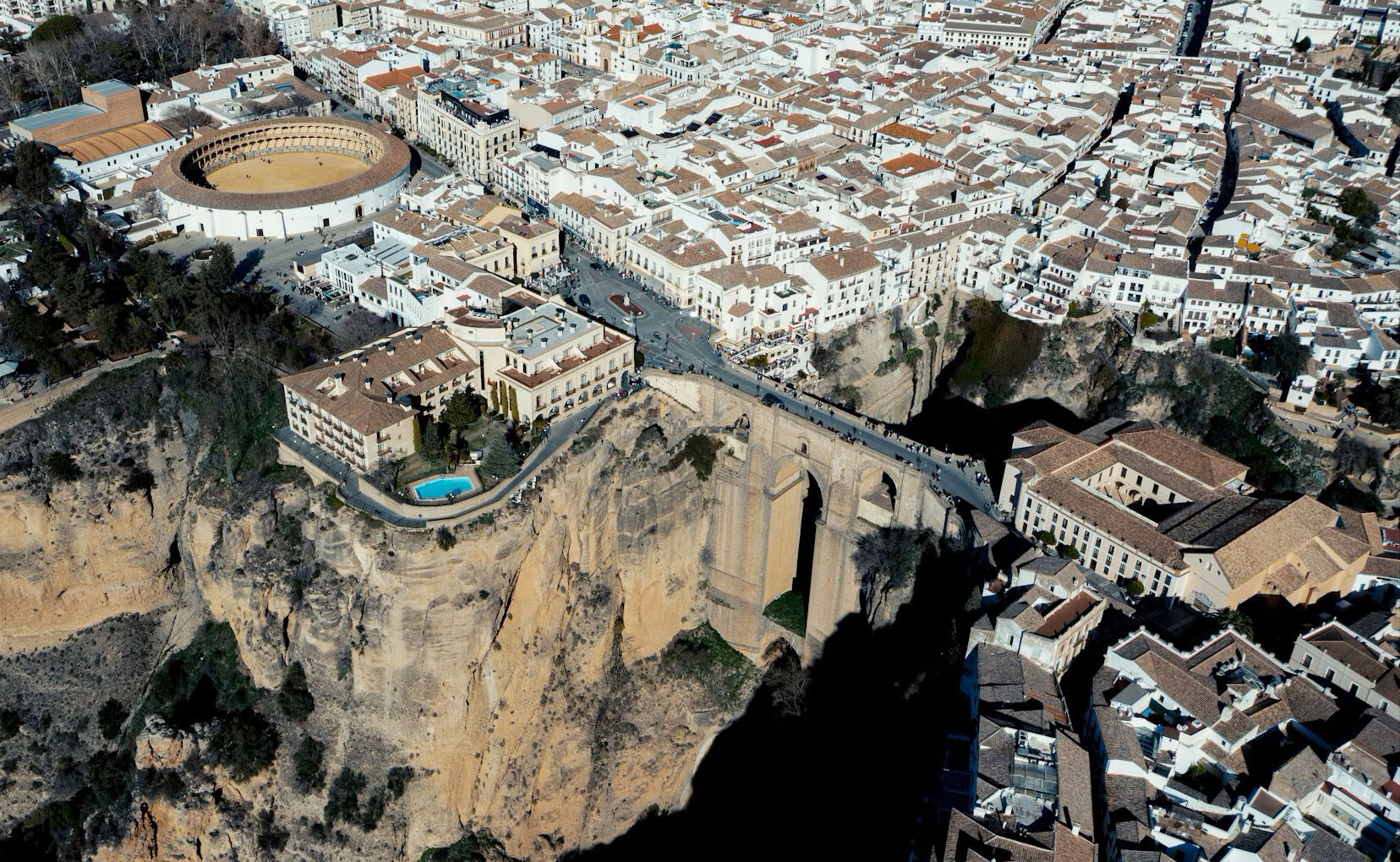 A partir de enero solo podrán circular por la arteria principal de la ciudad los vehículos censados en Ronda