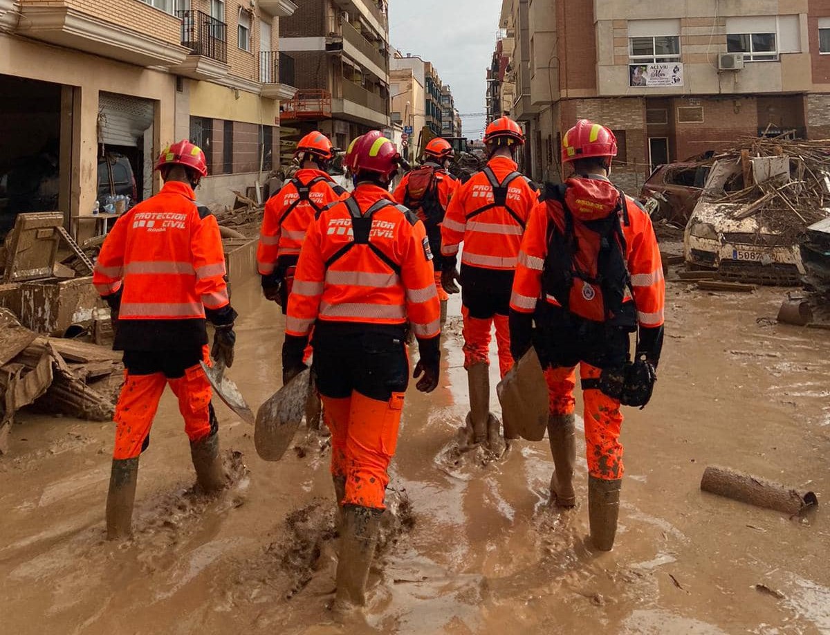Los voluntarios de Protección Civil de Ronda en las calles de Paiporta (Valencia).