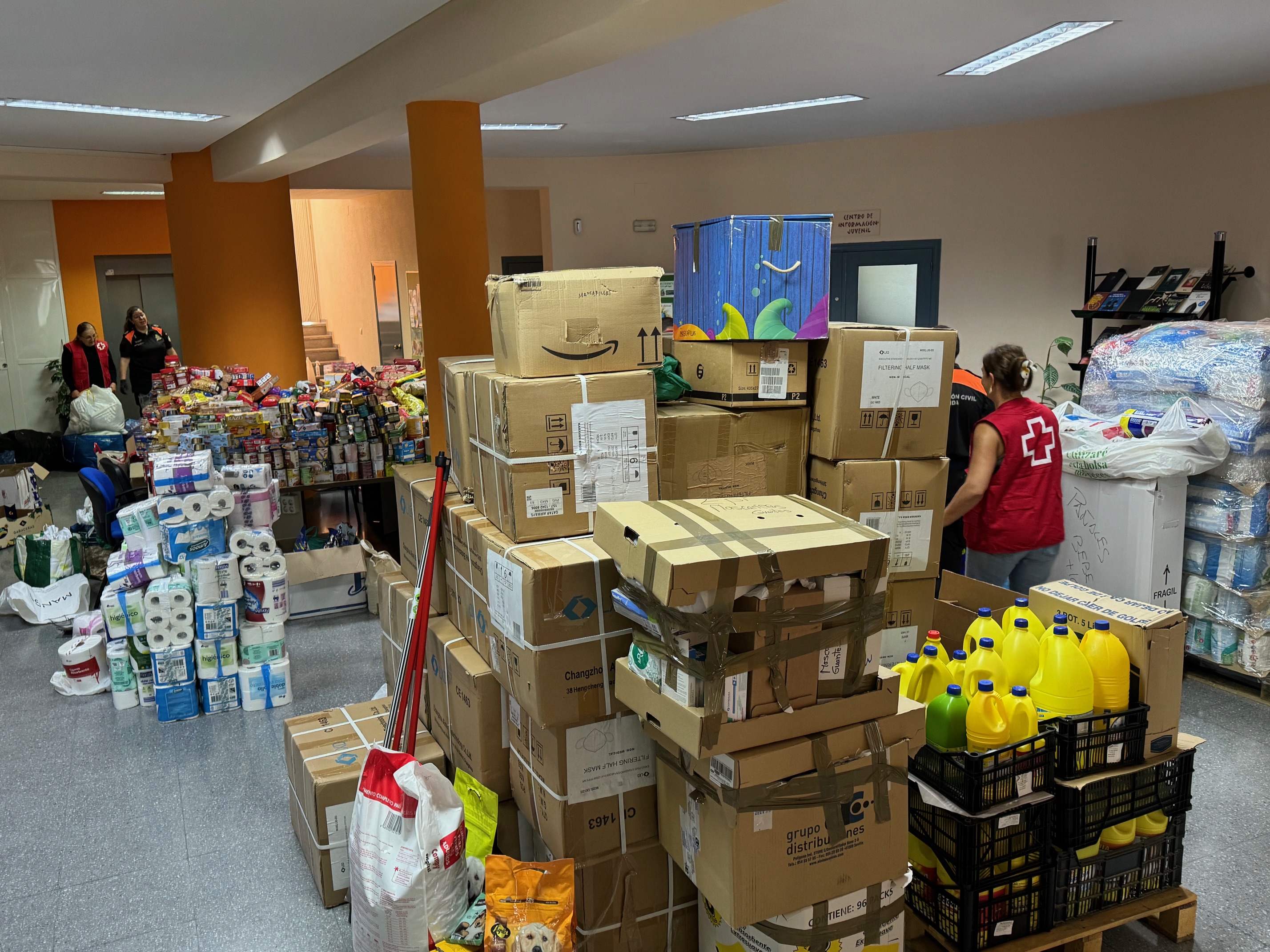 Las dependencias de la Casa de la Juventud se han llenado de artículos en dos días.
