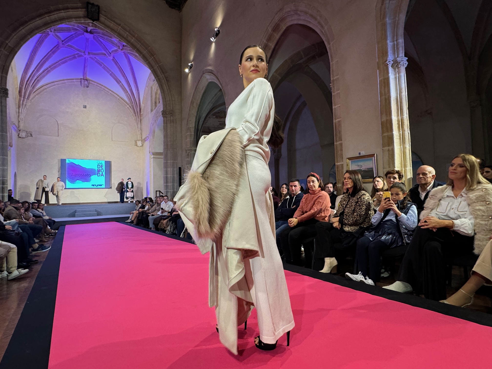 La capilla del Convento de Santo Domingo se transformó en una pasarela de moda.