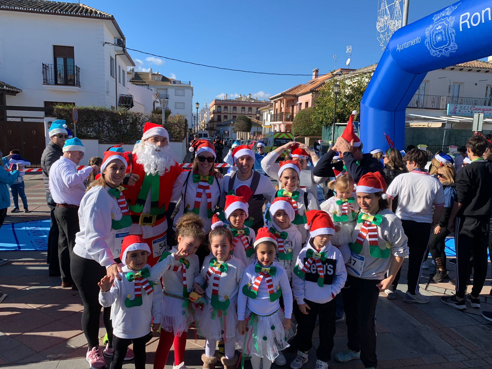 La carrera, no competitiva, se ha desarrollado en un ambiente festivo.