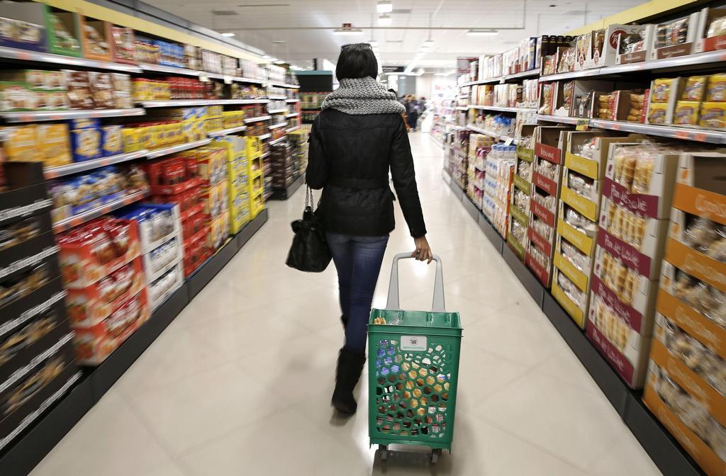 Se están entregando cheques para adquirir alimentos, productos de primera necesidad y juguetes.