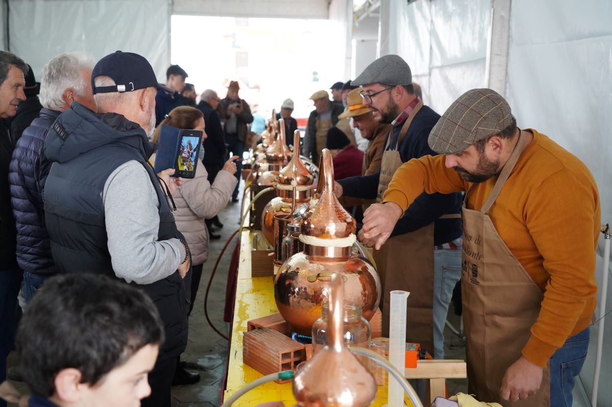 Durante el concurso se elaboraron aguardientes de forma artesanal.