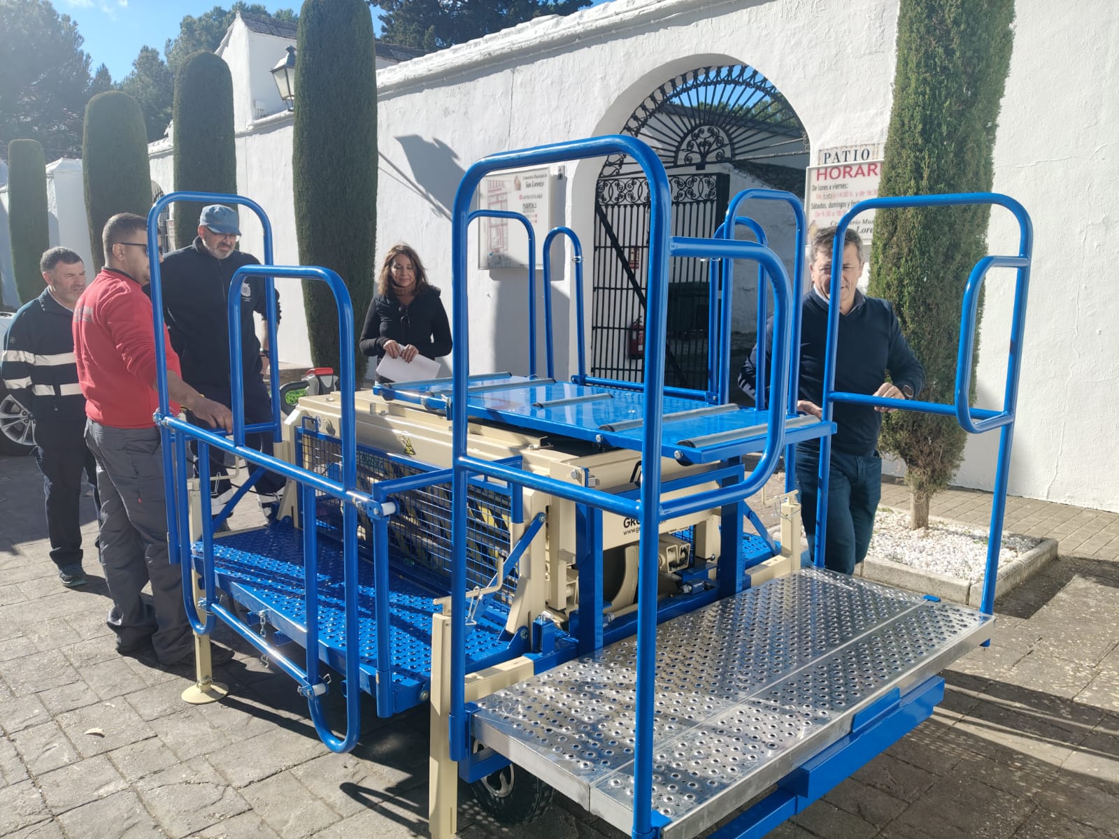 Adquieren un nuevo porta féretros para el cementerio de San Lorenzo