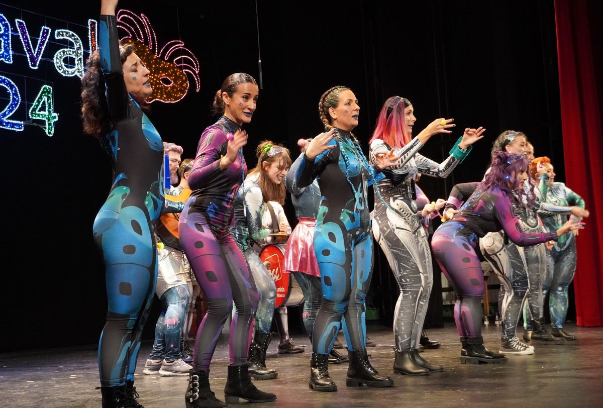 La chirigota 'Las IA de puta' volverá a estar en las tablas del Teatro Espinel.