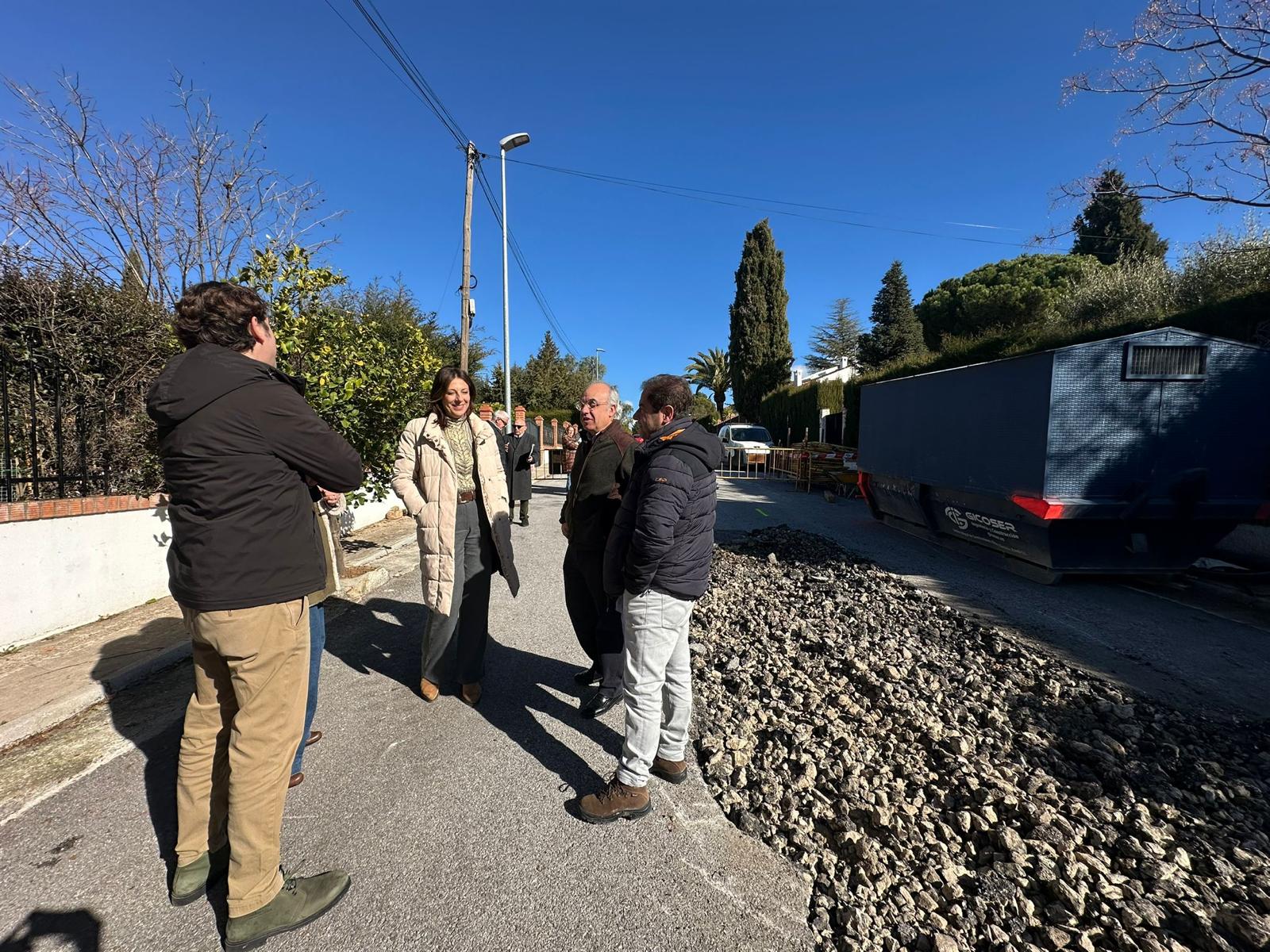 La alcaldesa ha supervisado esta mañana el inicio de los trabajos en la urbanización.
