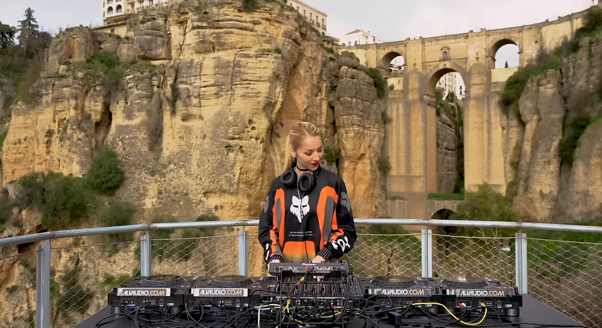 La Dj chilena utilizó el Tajo de Ronda para grabar el tema musical.