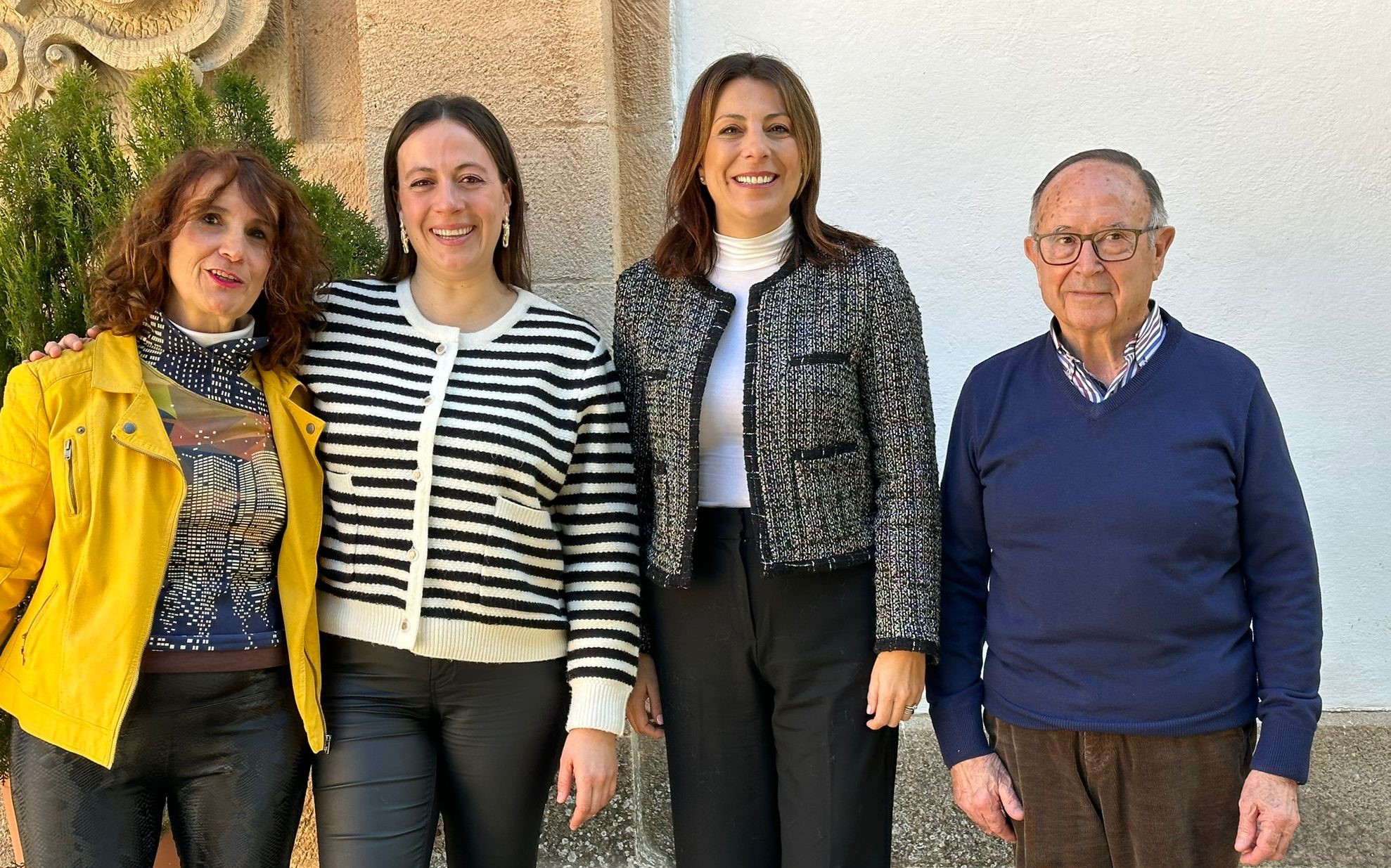 La alcaldesa y los galardonados de este año por el Día de Andalucía.