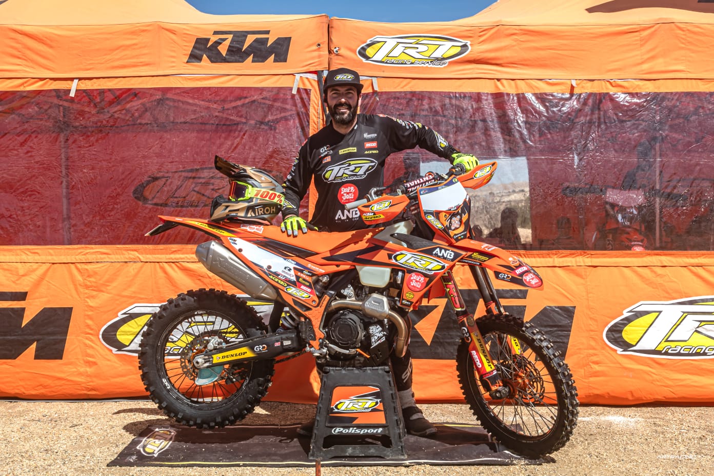 El piloto jubriqueño con su motocicleta durante la prueba deportiva.