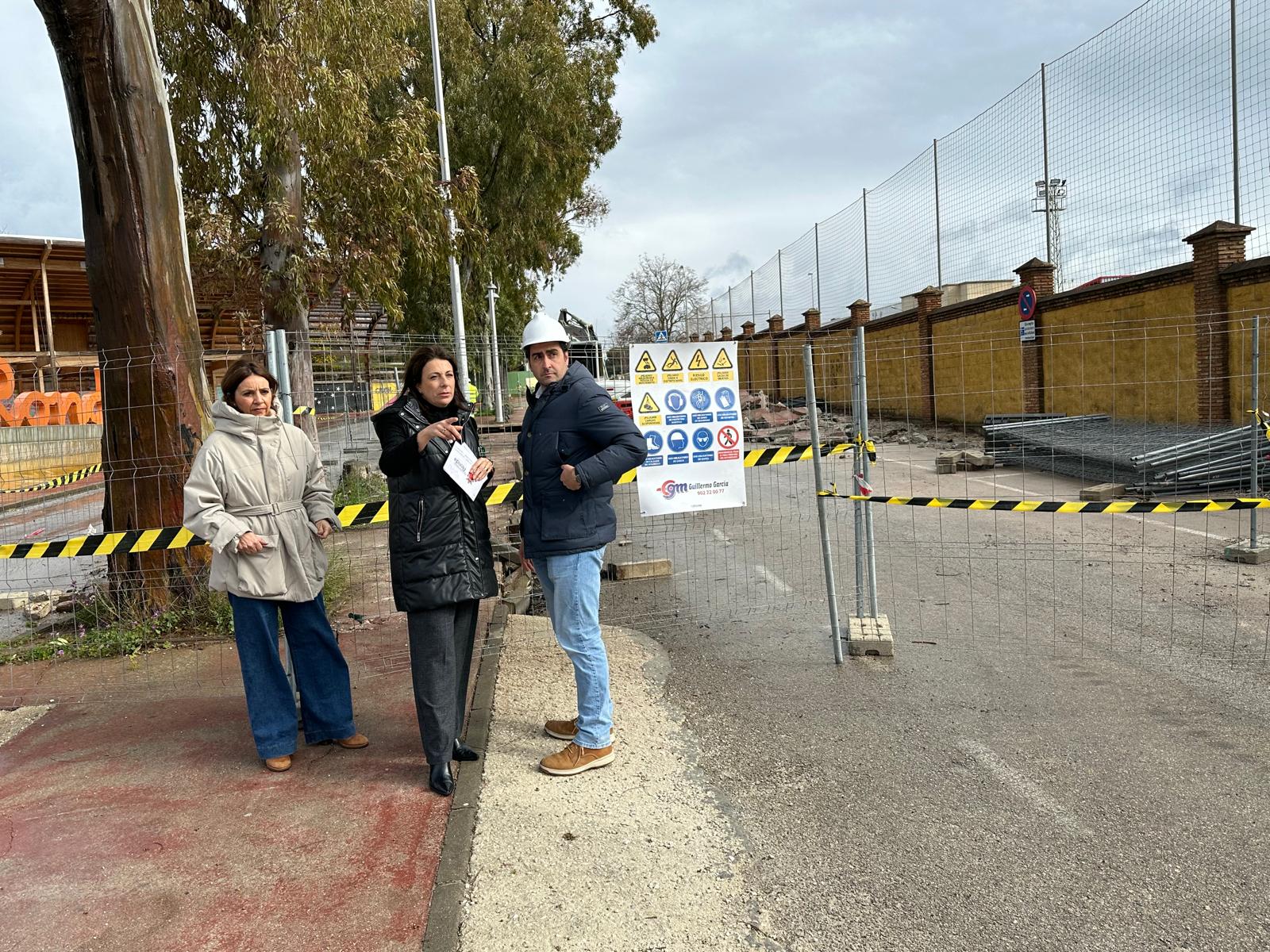 La alcaldesa y la concejal de Obras han supervisado el inicio de los trabajos.
