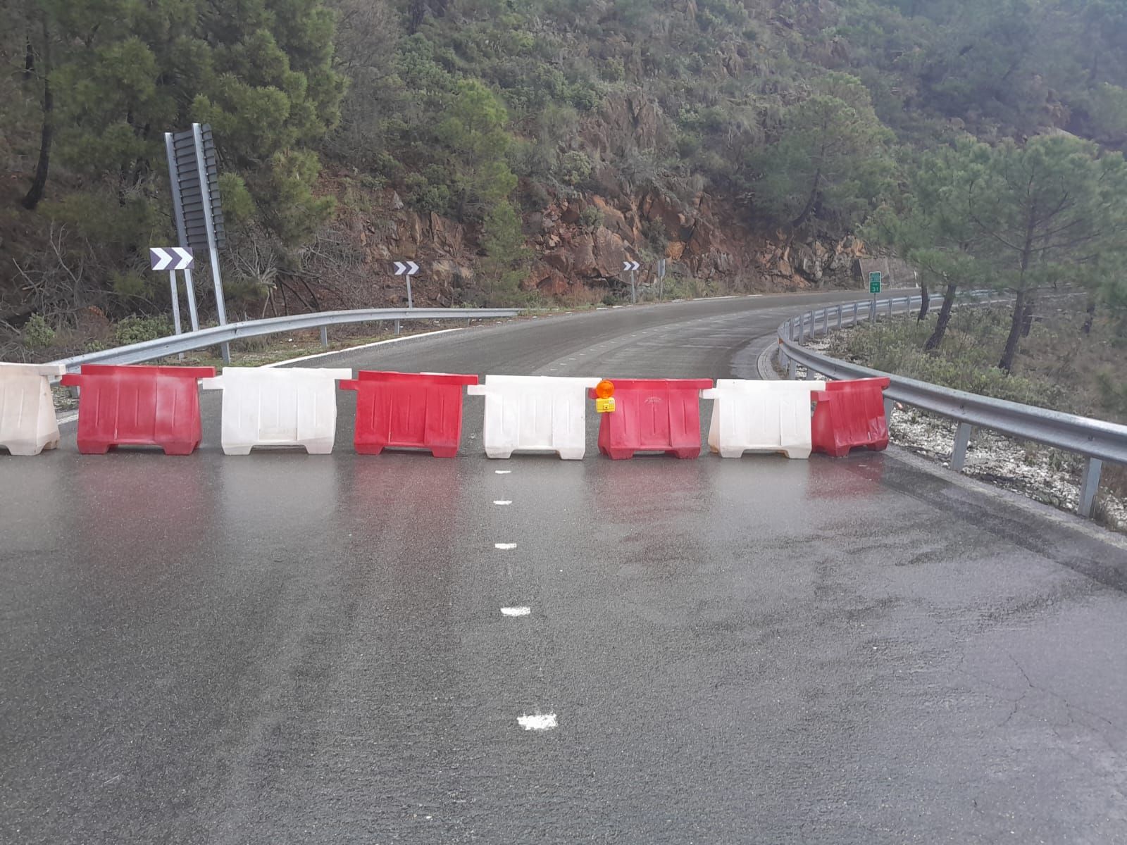 La carretera Ronda-San Pedro permaecera cortada seis meses con motivo de las obras para despejar la calzada.