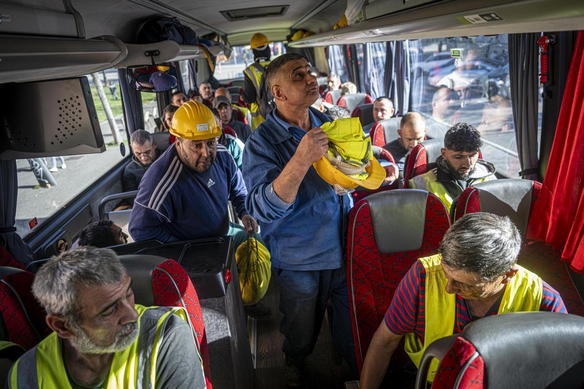 Los trabajadores podrán desplazarse a sus puestos en los servicios de autobús.