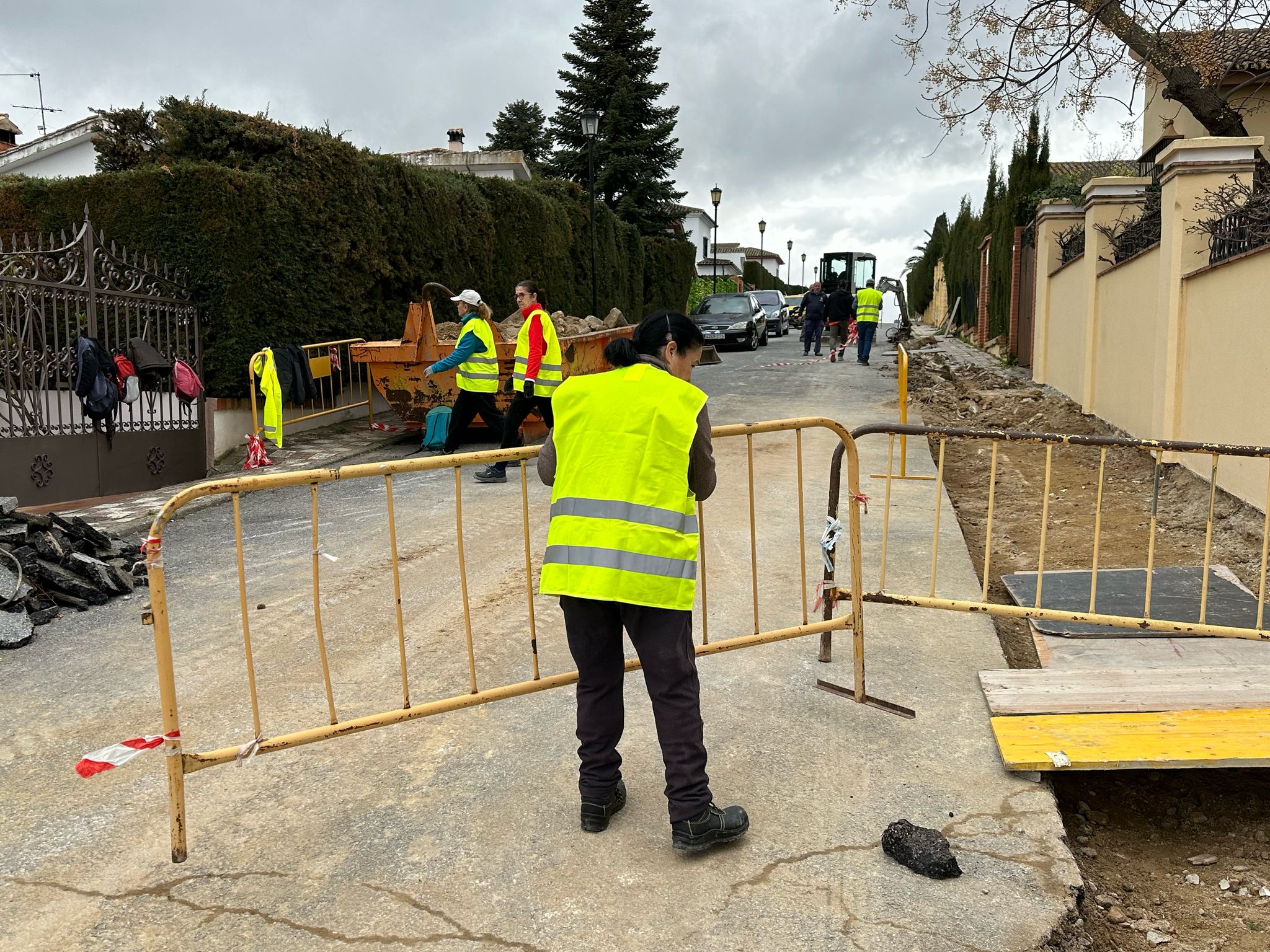 Los trabajos del plan agrario se ha iniciado en distintas barriadas.