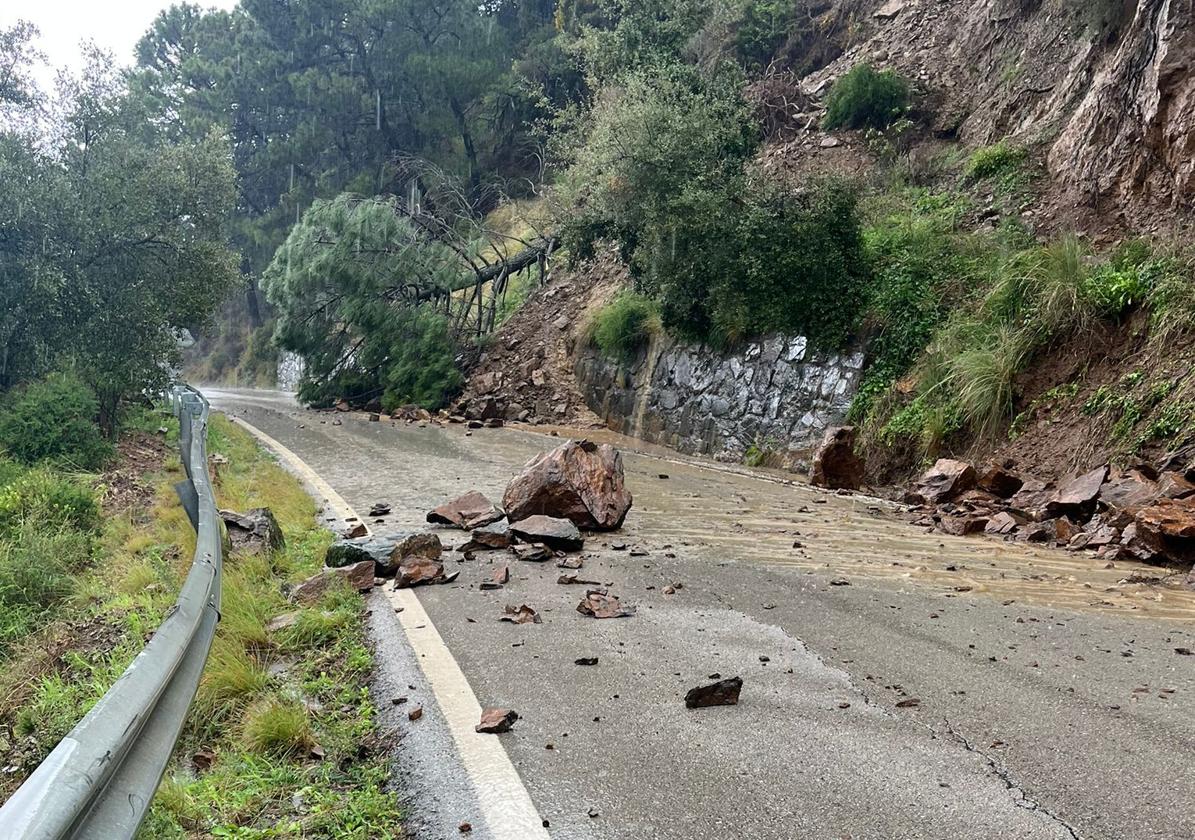 La Diputación restablece la circulación en todas las carreteras de la Serranía que se vieron afectadas por el temporal