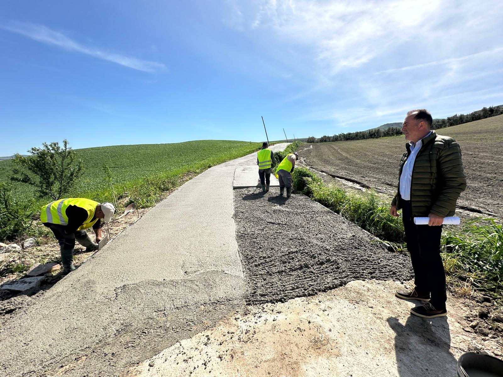 La Concejalía de Pedanías actúa en el camino de los Villalones para reparar los daños del temporal