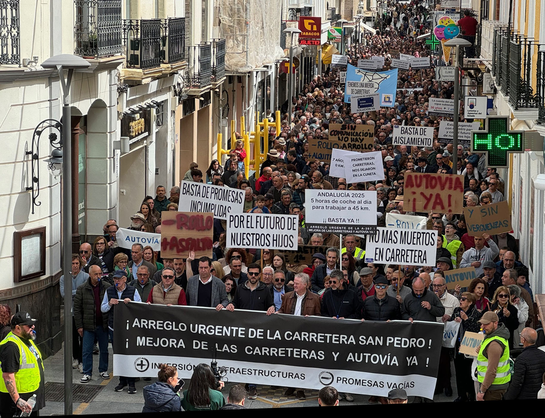 Cerca de 3.000 rondeños y serranos vuelven a clamar por la mejora de las carreteras y la autovía