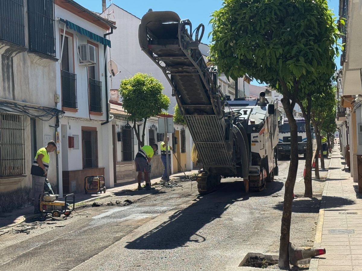 El Ayuntamiento pone en marcha un nuevo plan de asfaltado con una inversión de 100.000 euros