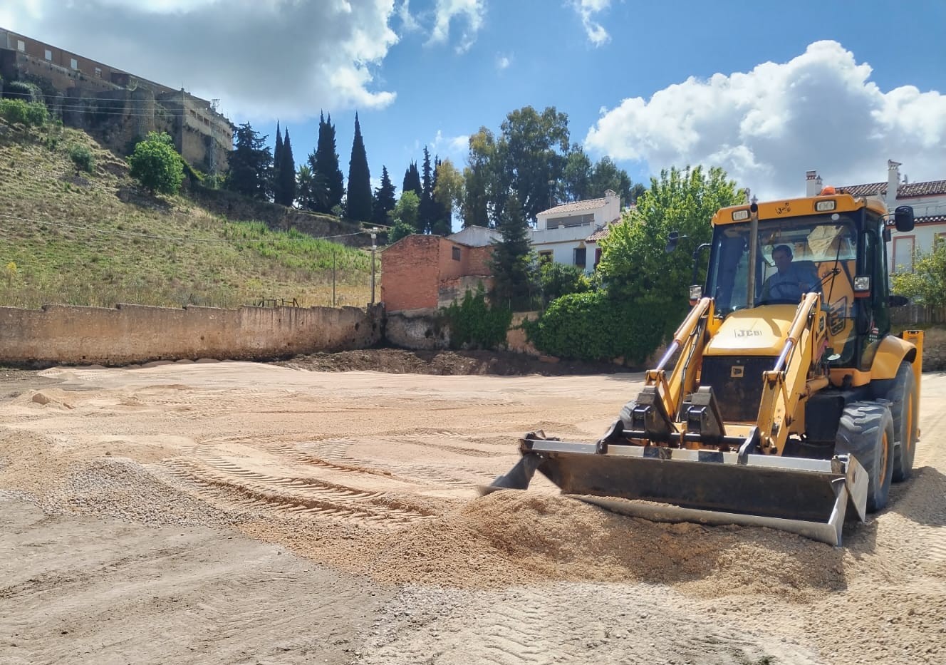 Los trabajos de mejora en el aparcamiento se están realizando durante estos días.