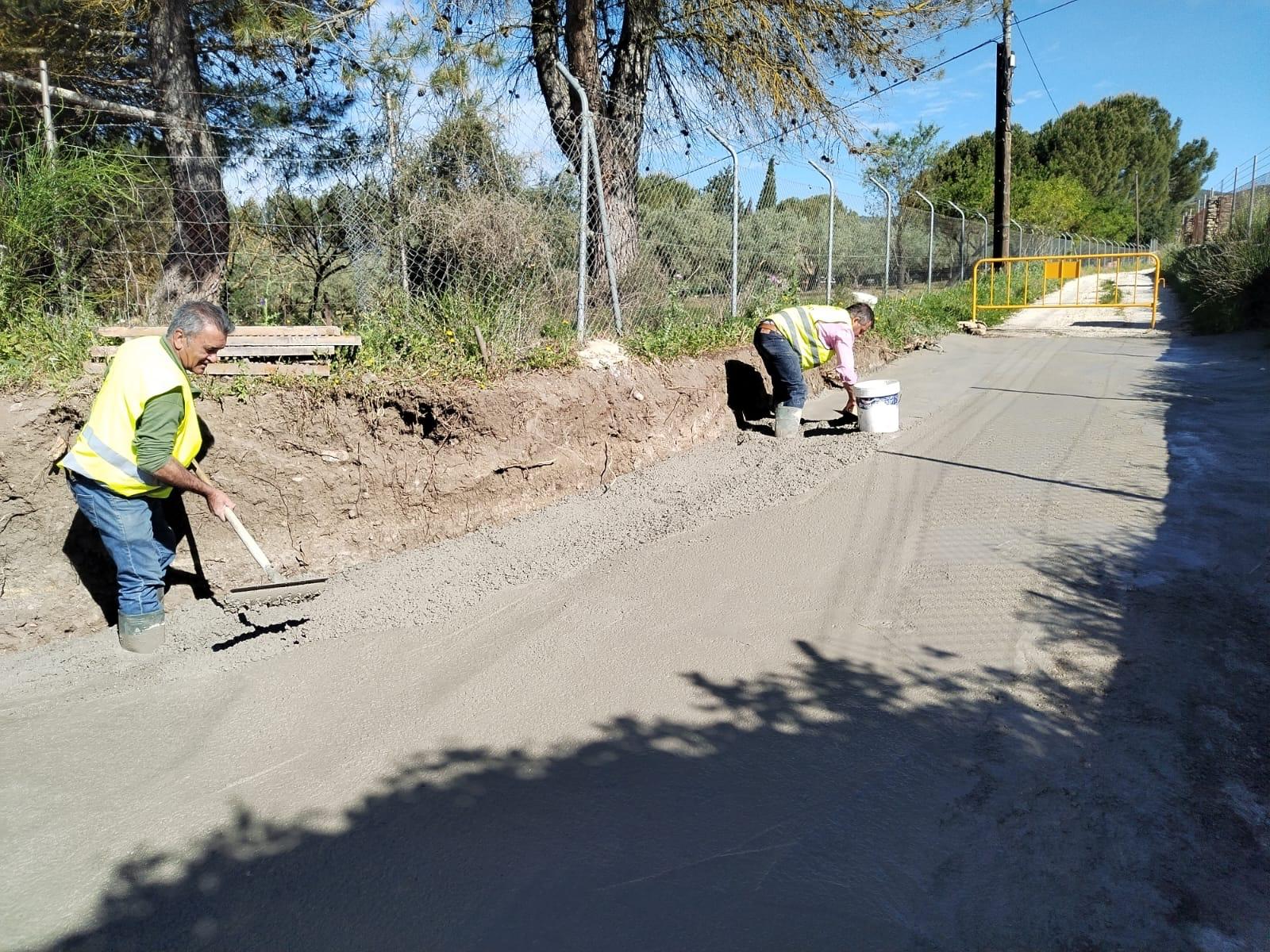 El Ayuntamiento repara el carril de la pedanía de Fuente la Higuera con una inversión de 45.000 euros