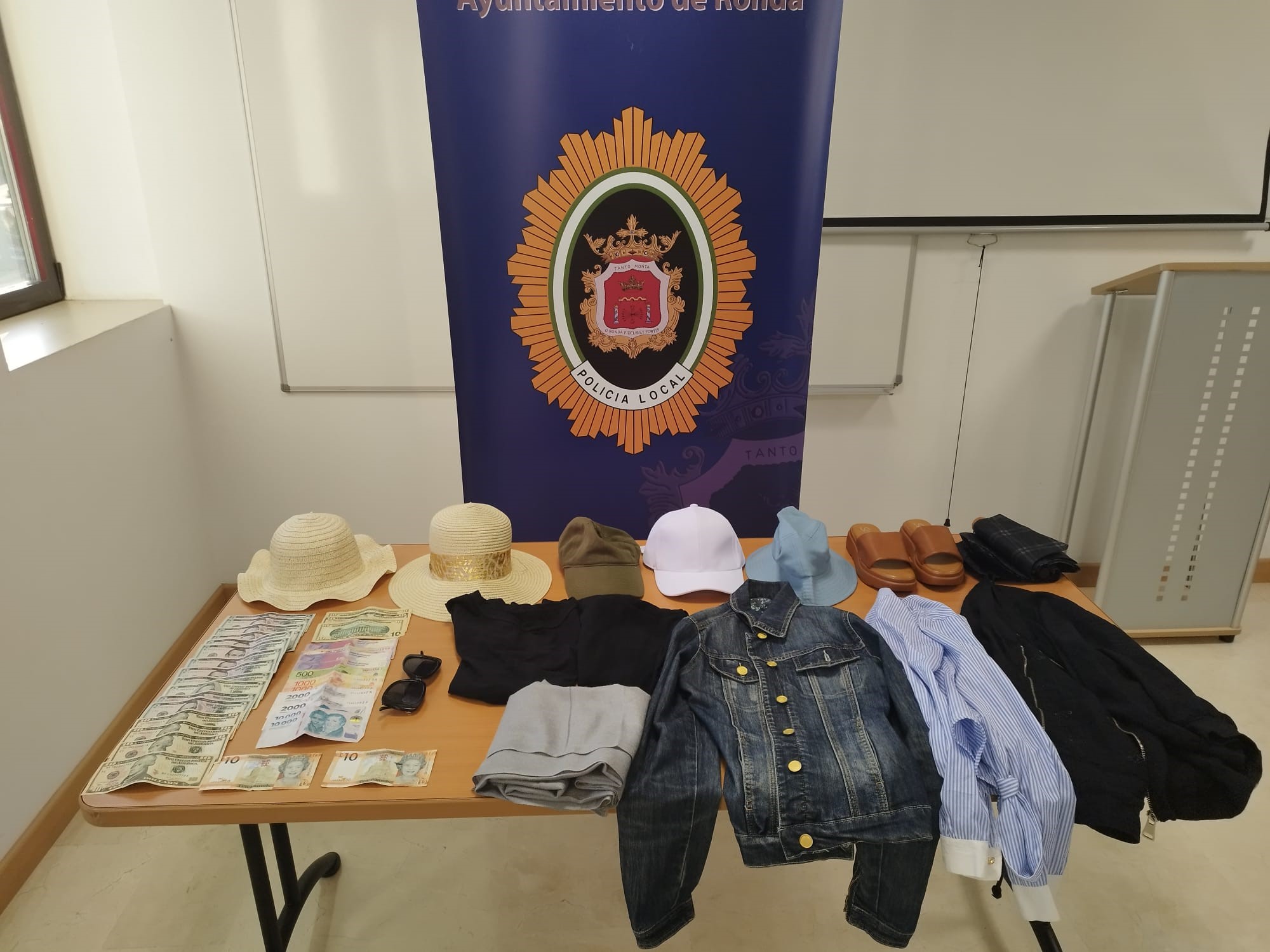 Agentes de la Policía Local identifican a seis carteristas en el centro de Ronda en una sola mañana