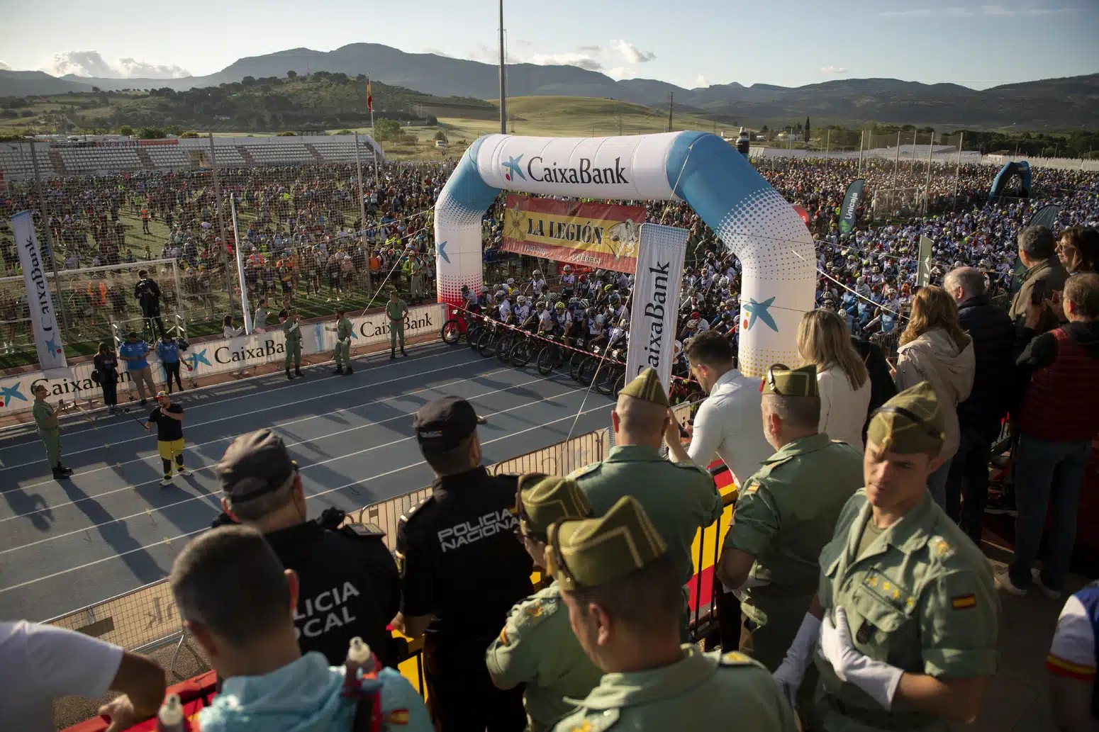 Miles de personas llegaron a Ronda durante los 101 kilómetros de la Legión.