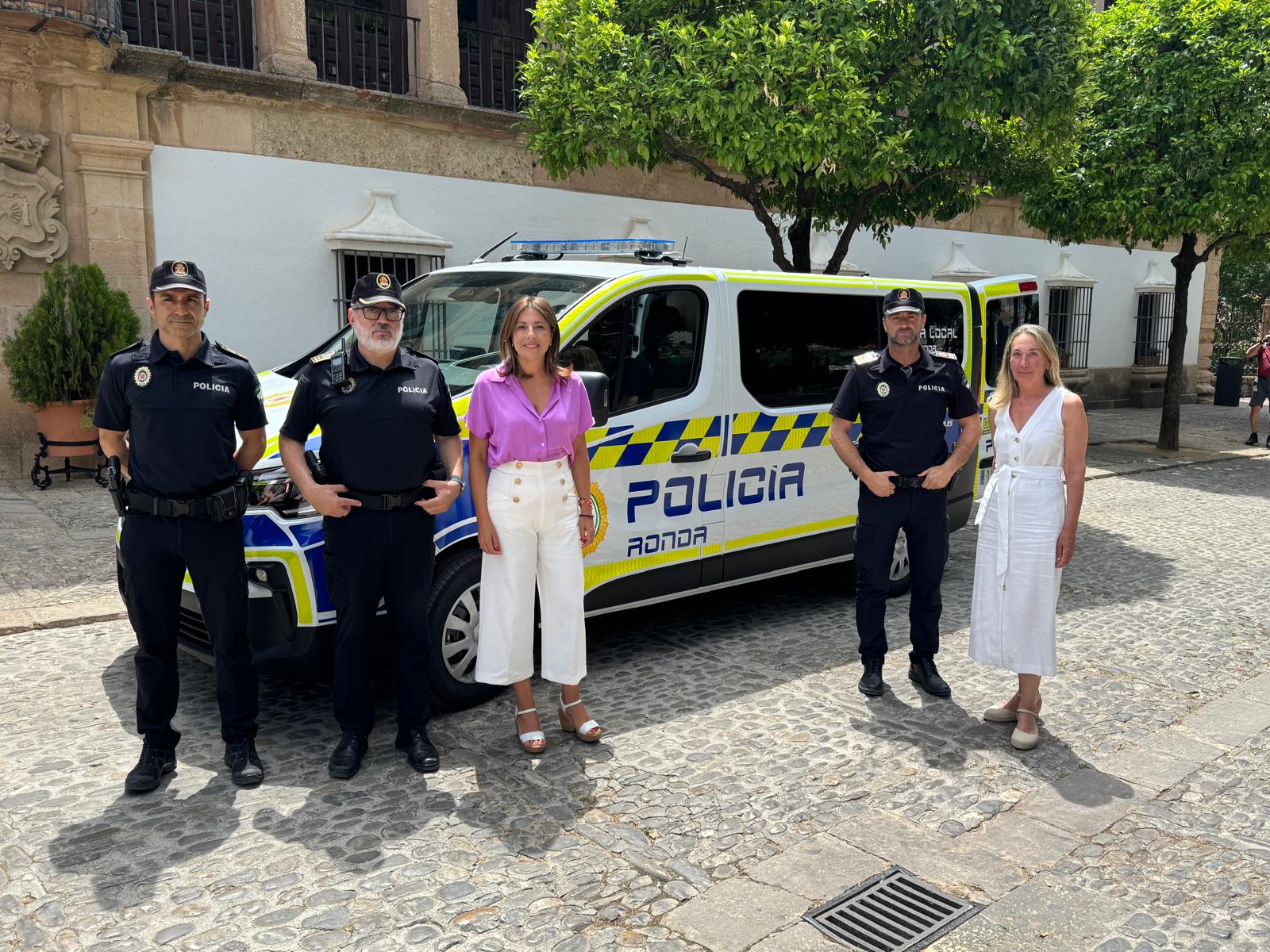 Hoy se ha presentado el nuevo vehículo de servicio de emergencias de la Policía Local.