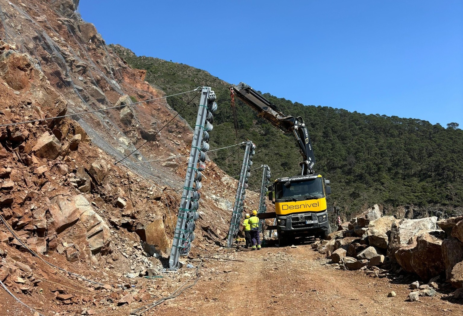 La Consejería de Fomento sigue realizando la reparación de la A-397 según los plazos fijados.