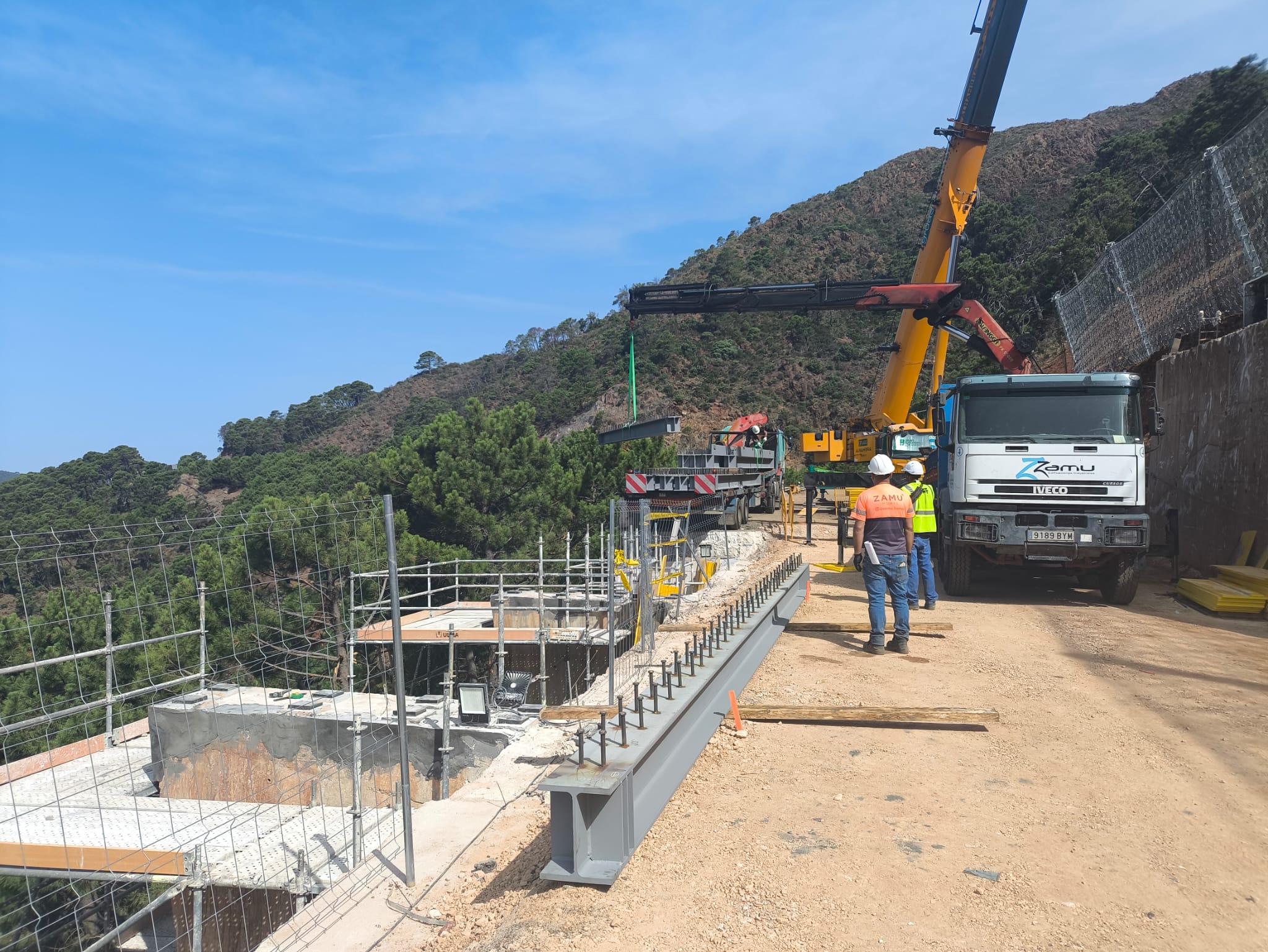 Ya se está instalando el nuevo tablero en la zona afectada por el desprendimiento.